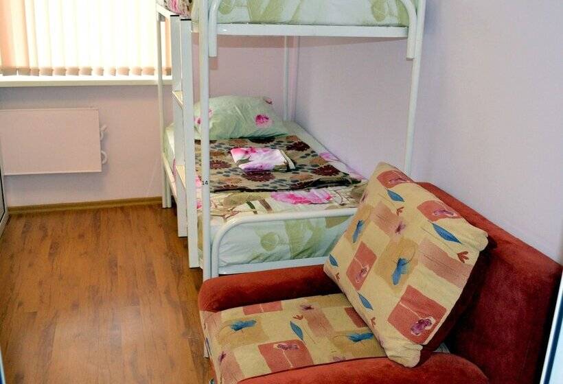 هتل Nerazluchniki Hostel