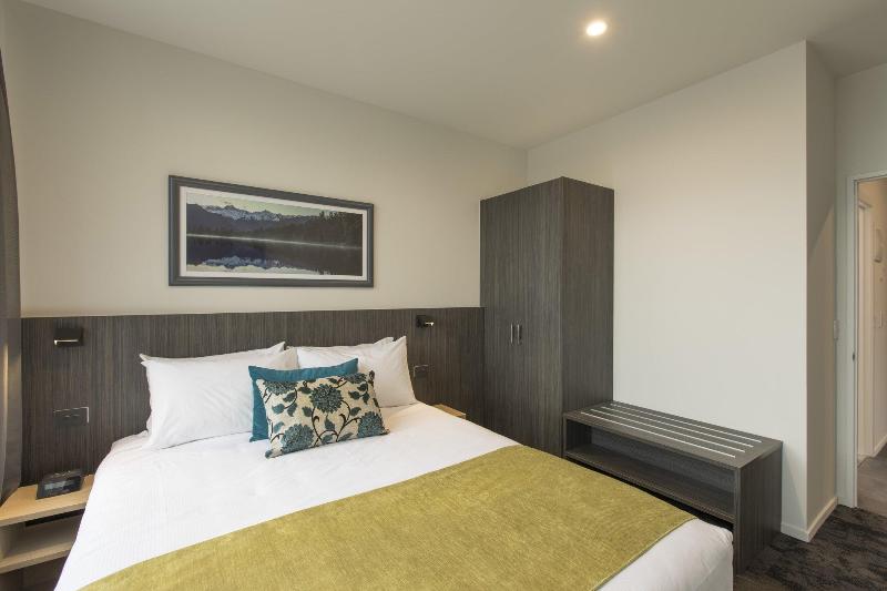 Отель Quest On Manchester Serviced Apartments