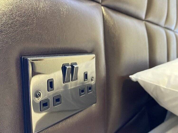 فندق The Charles