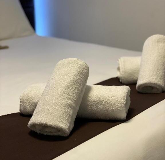 فندق The Charles