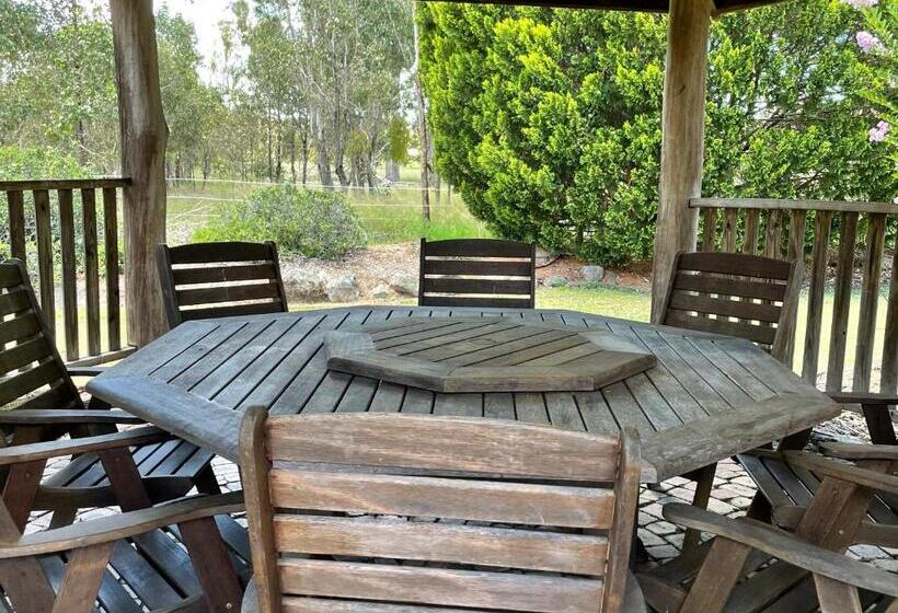 Crows Nest Motel
