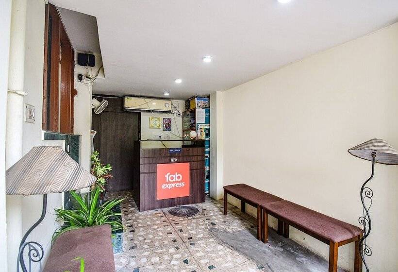 ホテル Fabexpress Ullash Residency