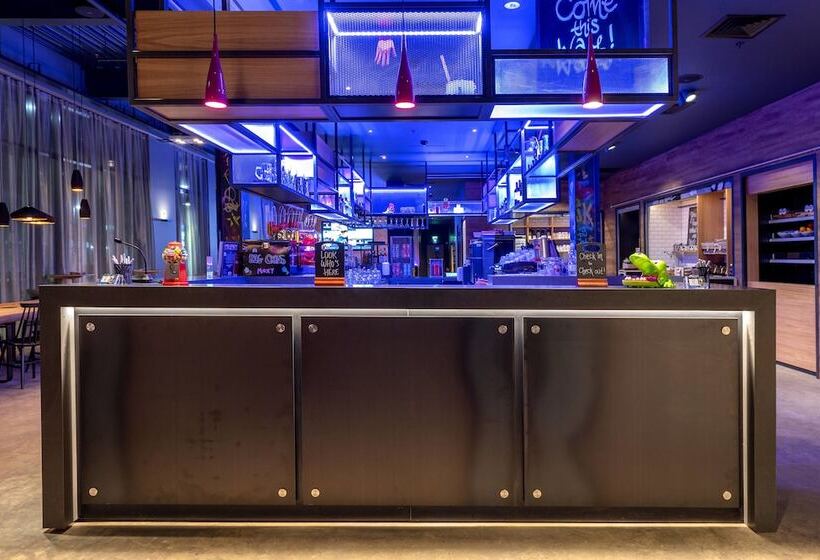 בית מלון כפרי Moxy Glasgow Merchant City