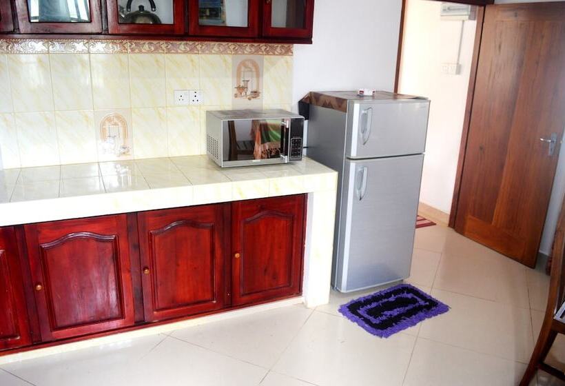 Отель Shyni Tourist Guesthouse
