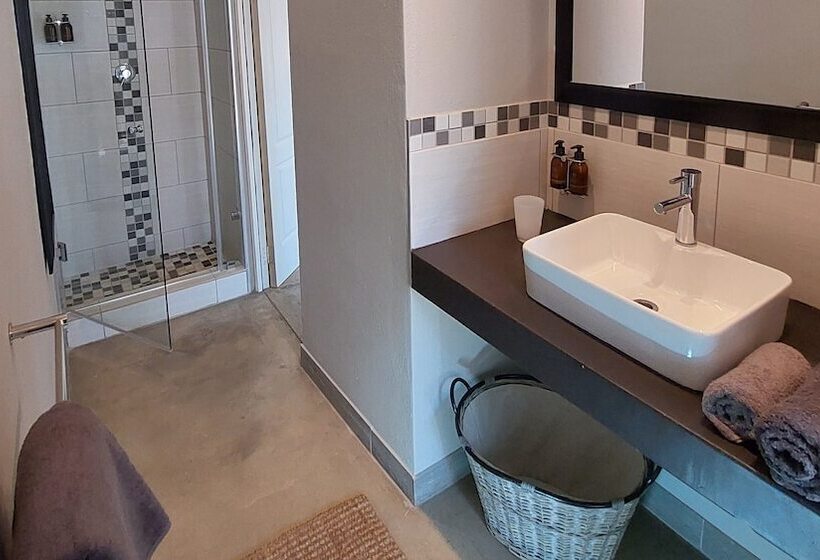 فندق The Baobab Bush Lodge, No Self Catering
