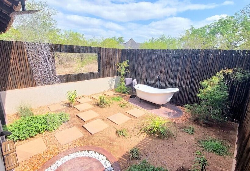فندق The Baobab Bush Lodge, No Self Catering
