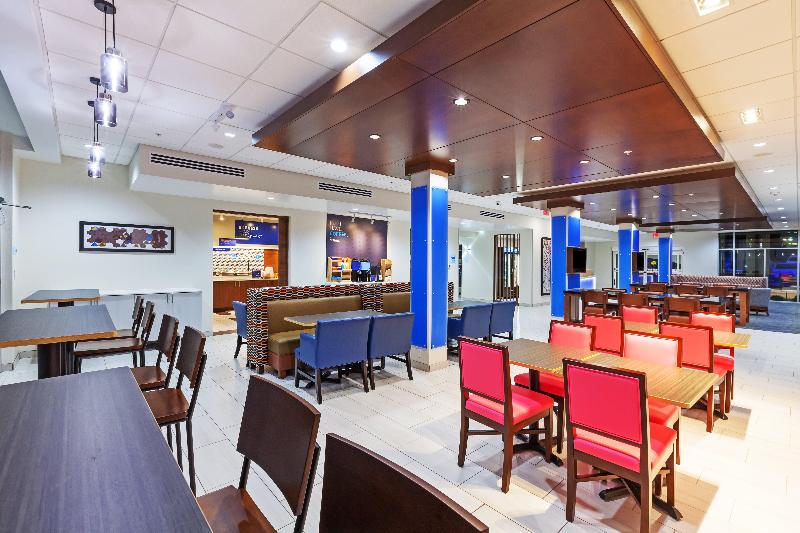 בית מלון כפרי Holiday Inn Express & Suites Tulsa South   Woodland Hills, An Ihg