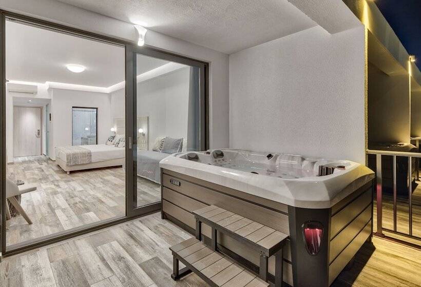 هتل Mandala Seafront Suites