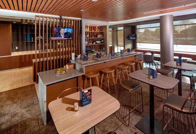 هتل Springhill Suites By Marriott Newark Downtown