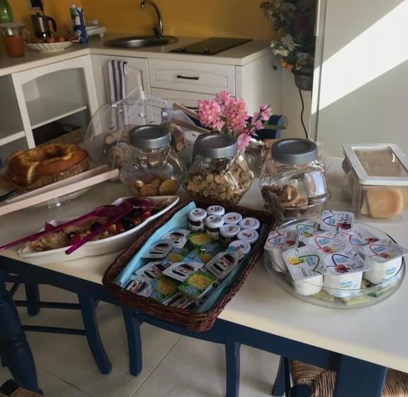 هتل B&b I Fiori Del Mare