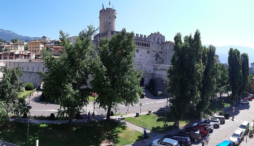 هتل B&b La Loggia Del Castello