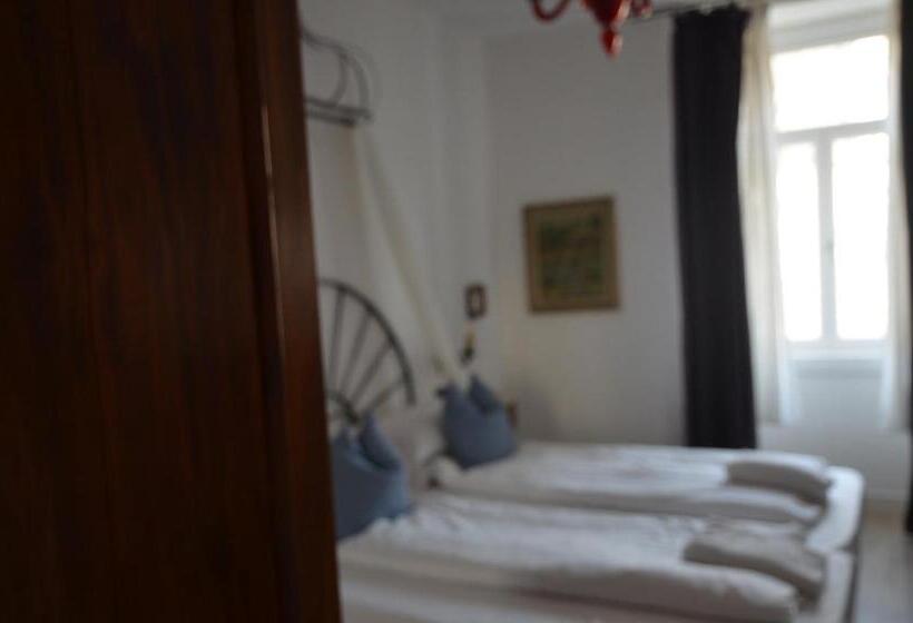 هتل B&b La Loggia Del Castello