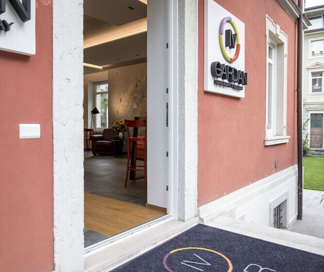 هتل Holiday Iv Gardan