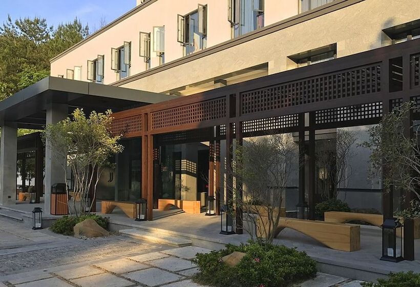 בית מלון כפרי The Lucid Resort