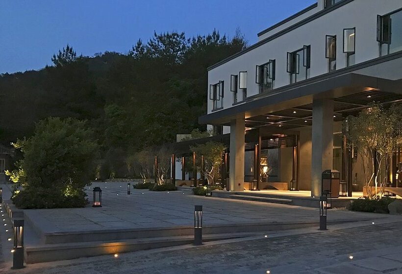 בית מלון כפרי The Lucid Resort