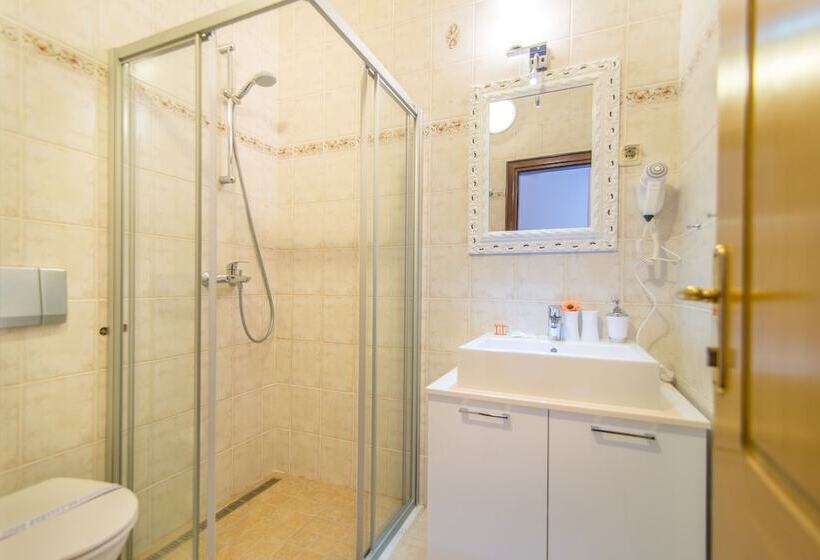 فندق Apartments And Rooms With Wifi Vrsar, Porec   3007