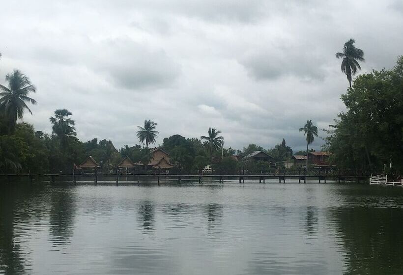 هتل Resting Place Hostel