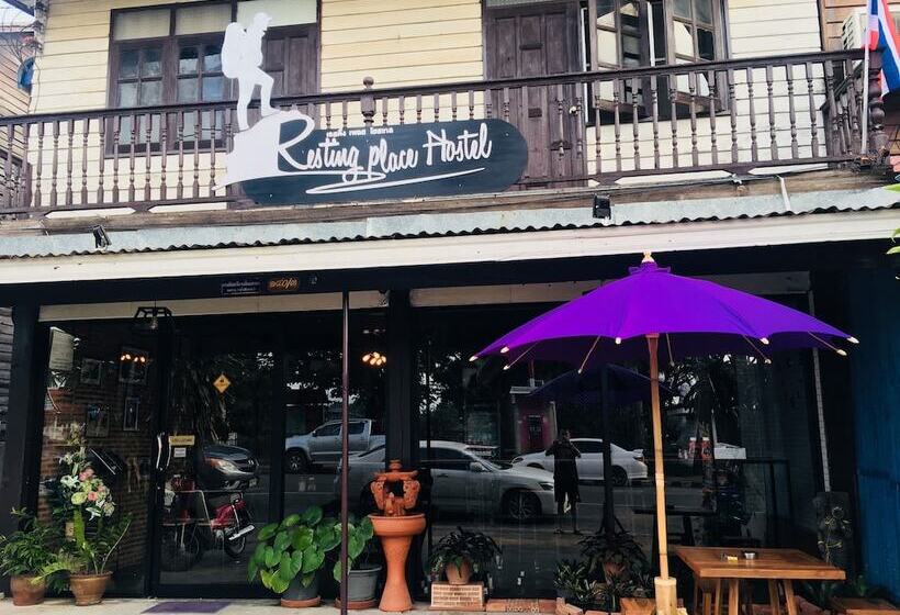 هتل Resting Place Hostel