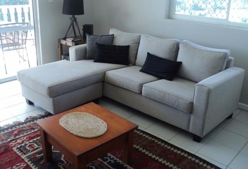 هتل Villa Apartments Westside