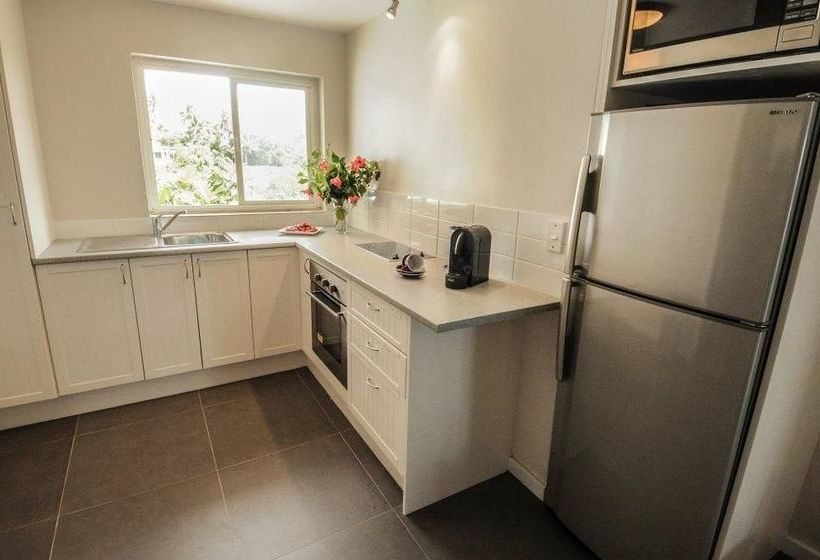 هتل Villa Apartments Westside