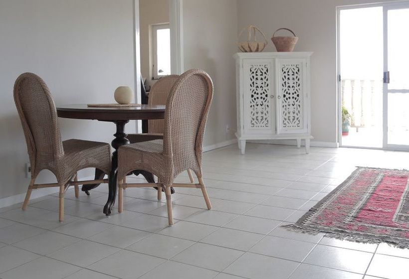 هتل Villa Apartments Westside