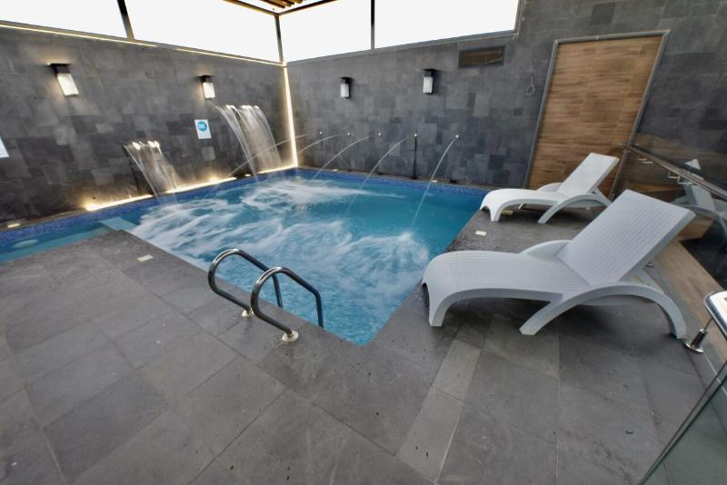 فندق Bram Suites