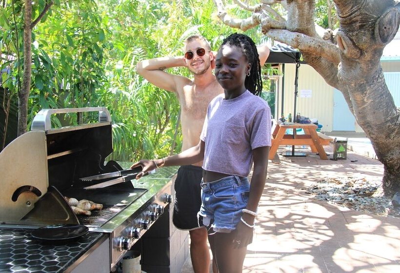 هتل Darwin Hostel