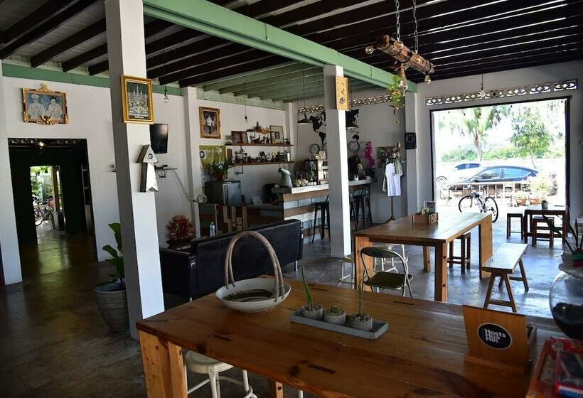 בית מלון כפרי Hosts Huahin   Hostel