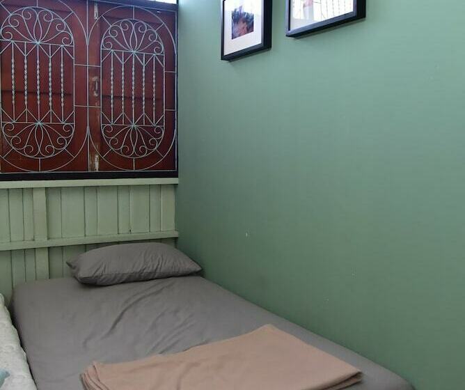 בית מלון כפרי Hosts Huahin   Hostel