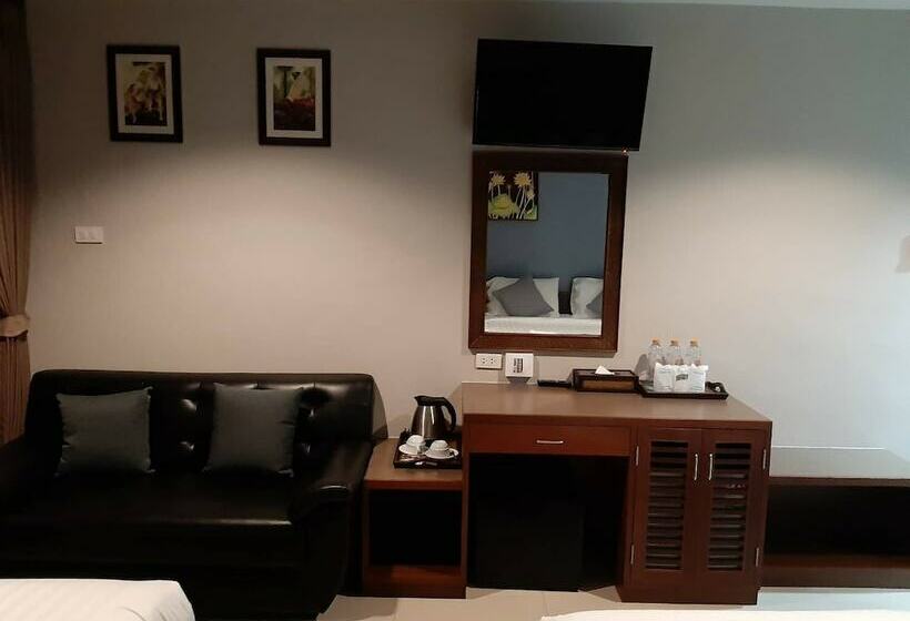 בית מלון כפרי Khanom Cabana Beach Resort