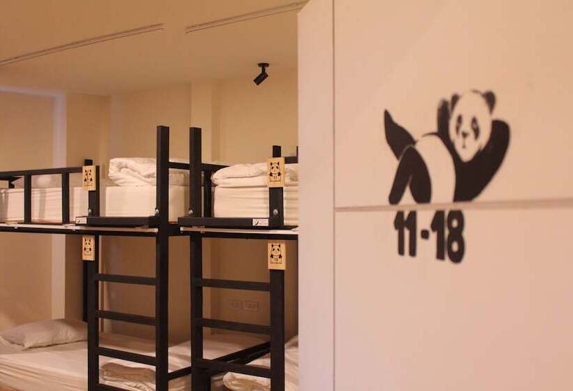 בית מלון כפרי Mad Panda Hostel