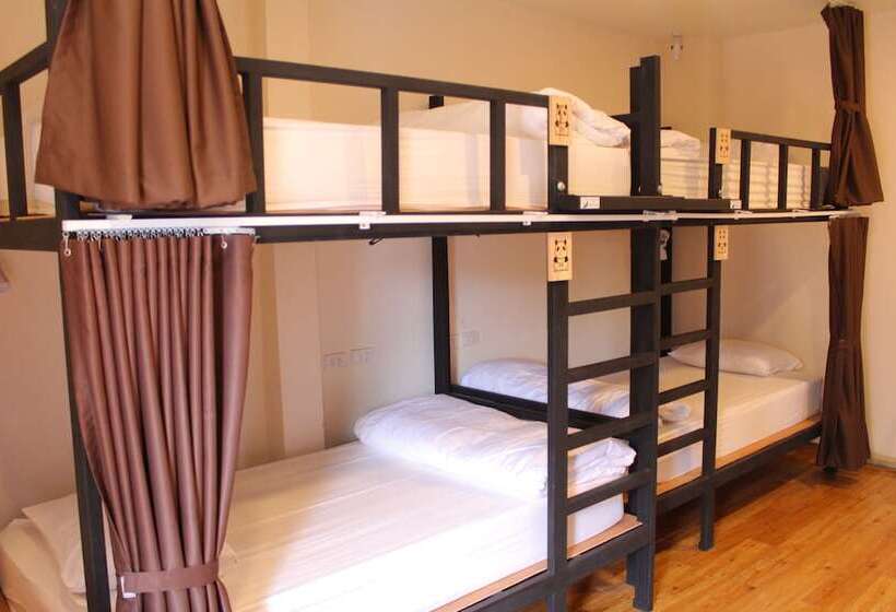 בית מלון כפרי Mad Panda Hostel