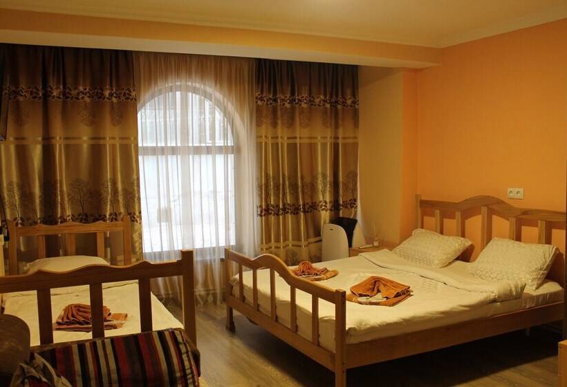 호텔 Old Yerevan Hostel & Tours
