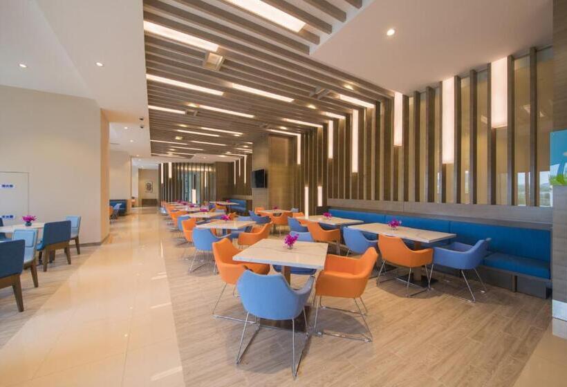 فندق Holiday Inn Express Guian Yungu, An Ihg