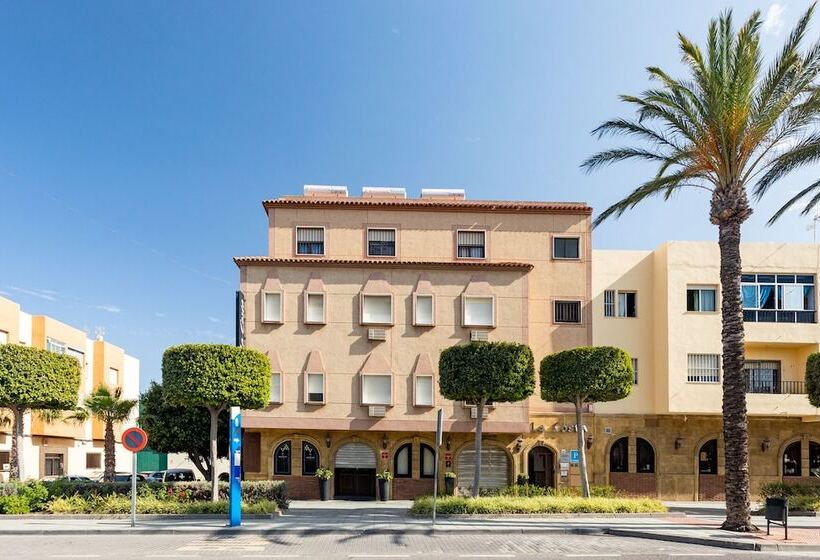 فندق Hostal La Costa