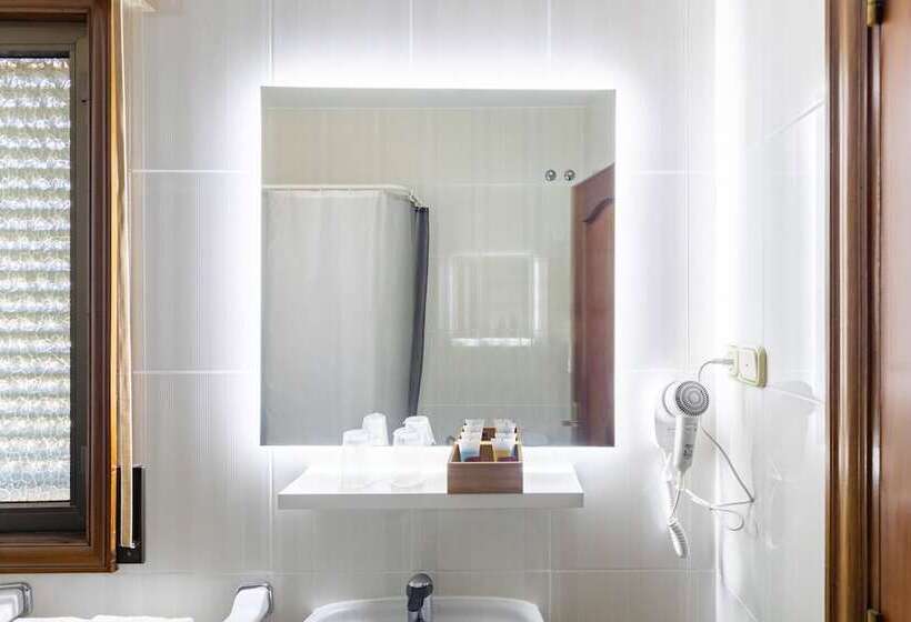 فندق Hostal La Costa