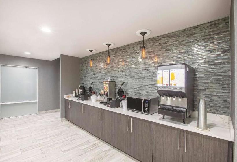 هتل La Quinta By Wyndham Kingsville