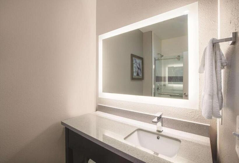 هتل La Quinta By Wyndham Kingsville