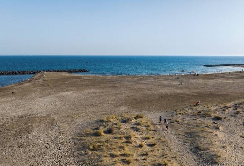 هتل Pirates World