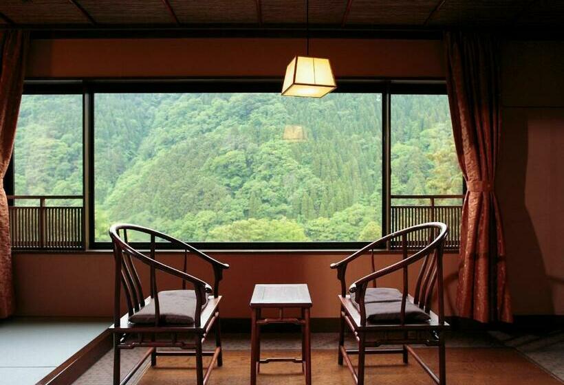 בית מלון כפרי Sanrakuen