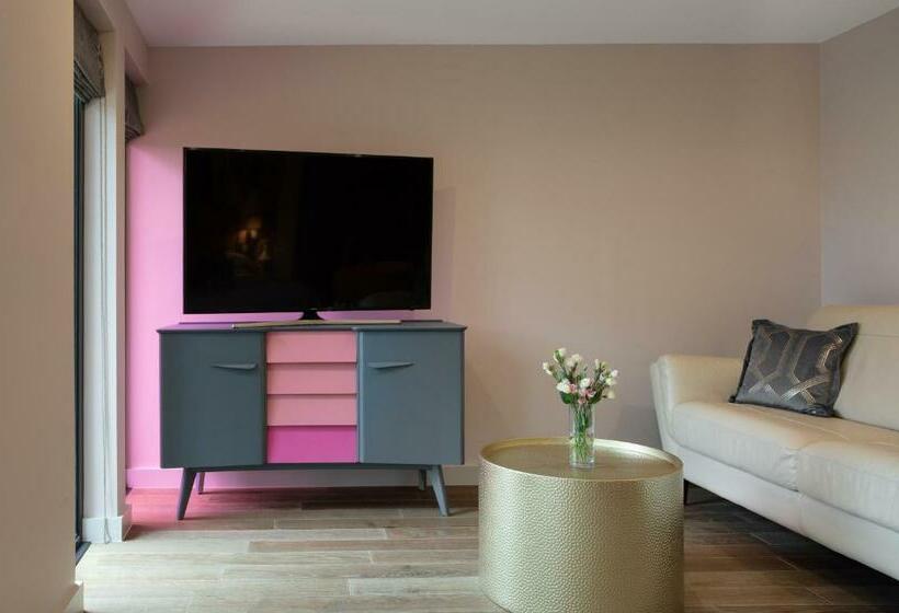 ホテル Dome House