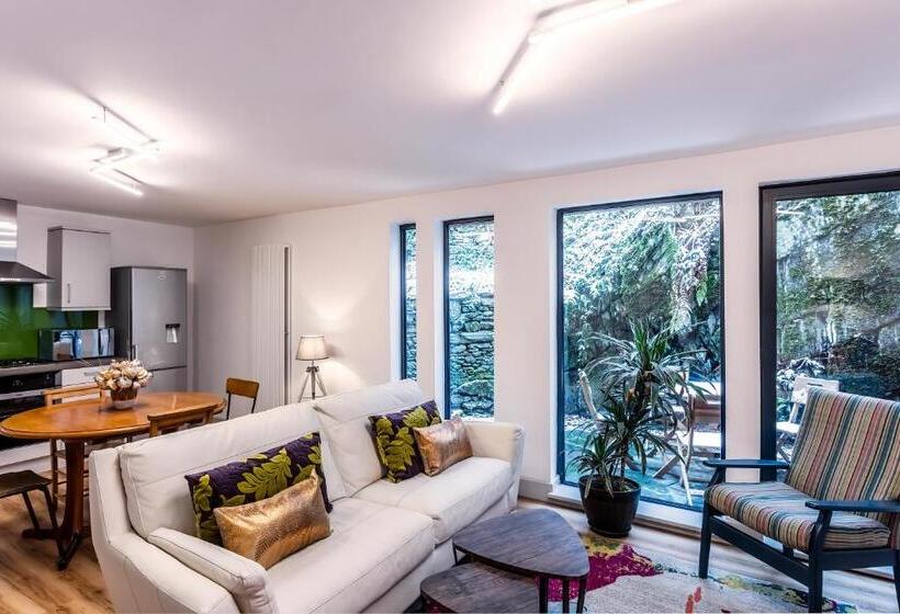 ホテル Dome House