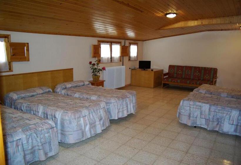 Отель Hostal La Cabanya