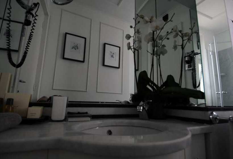 هتل Suite Fontana Di Trevi