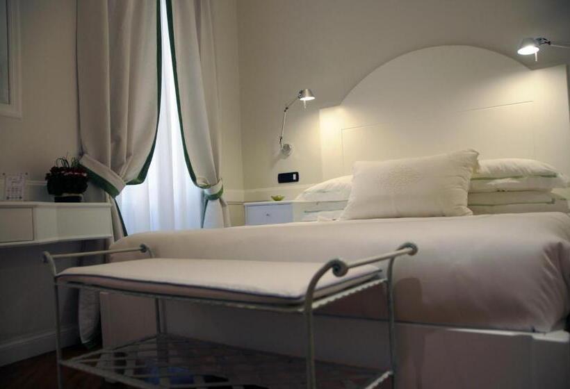 هتل Suite Fontana Di Trevi