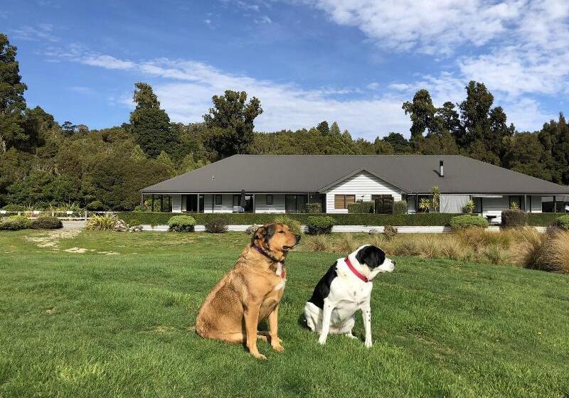 مبيت وإفطار Lake Brunner Longhouse