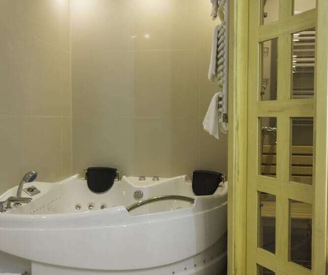 هتل Christina Plus