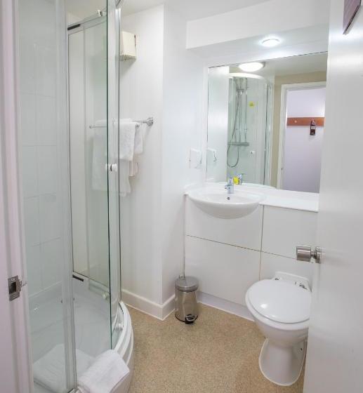 هتل Redwings Lodge Solihull