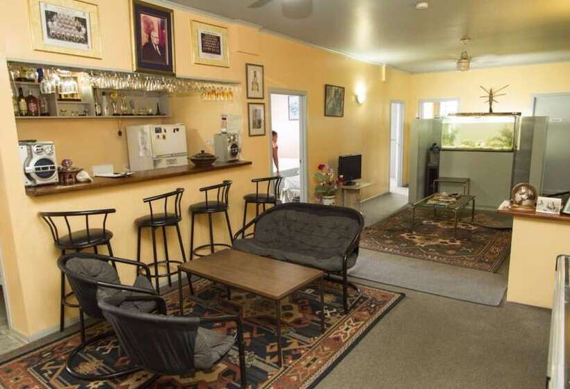 هتل Aniva's Place