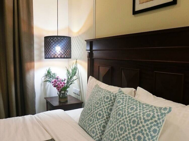 Bloom Boutique Hotel & Cafe